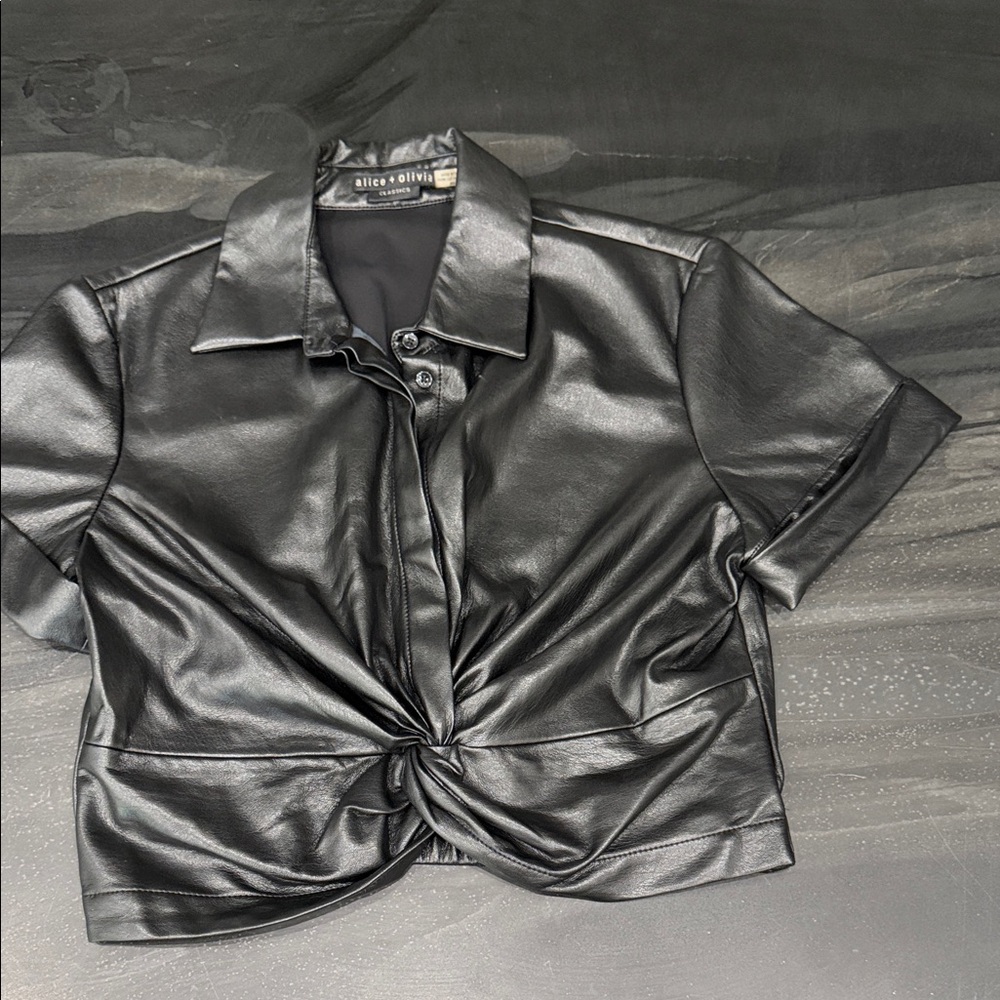 NEW NEVER WORN Alice + Olivia Black Faux Leather Button-Front Twist Crop Shirt